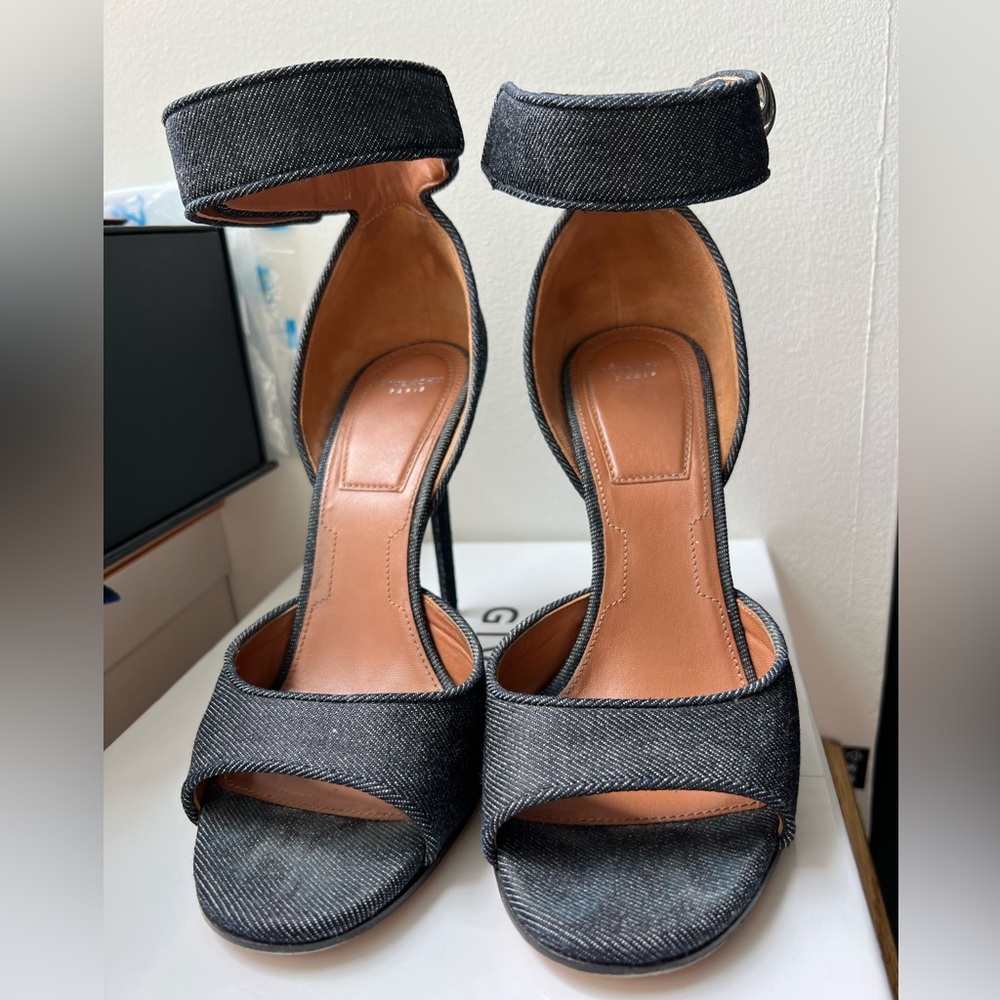 Givenchy Shark Lock Dark Blue Denim Open Toe Ankle Strap Sandals Pumps size 38.5